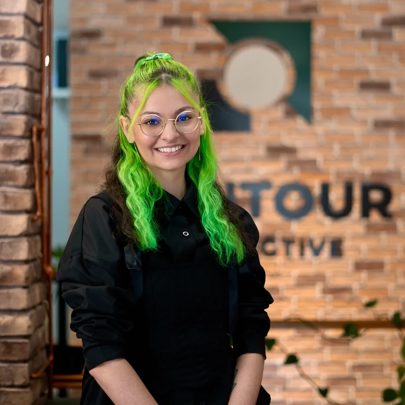 Luiza — stilist creativ la Contour Collective
