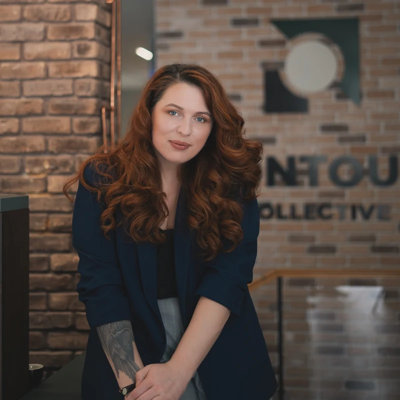 Timeea — colorist la Contour Collective
